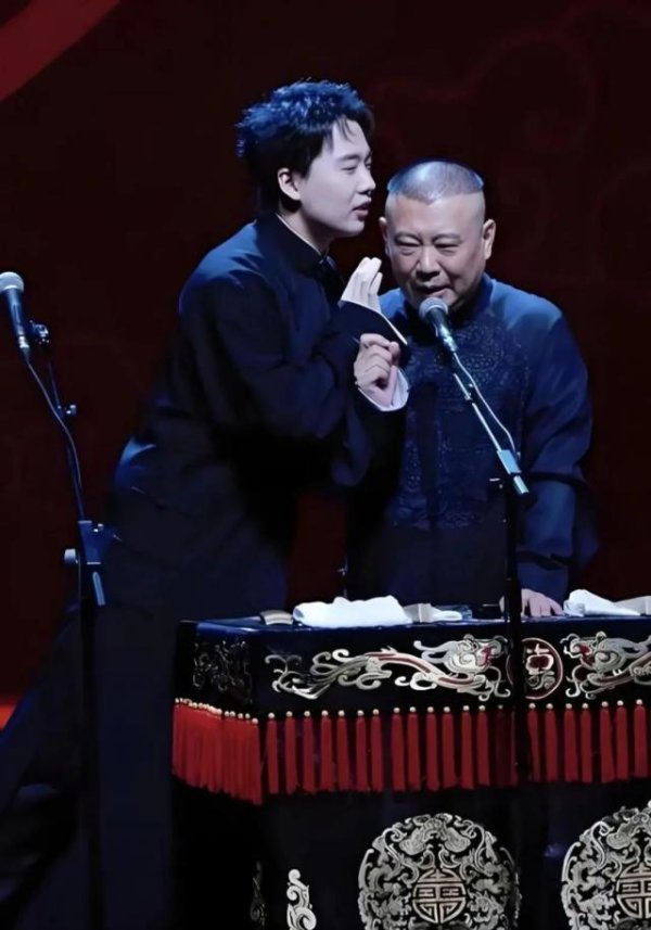 按天十倍配资平台 没有父爱母疼，拒做德云社接班人的郭麒麟，如今已是赢家