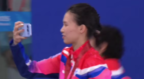 股票配资门户在线阅读 刚买荣耀400就后悔？500系列突然曝光，骁龙8至尊版+潜望镜头