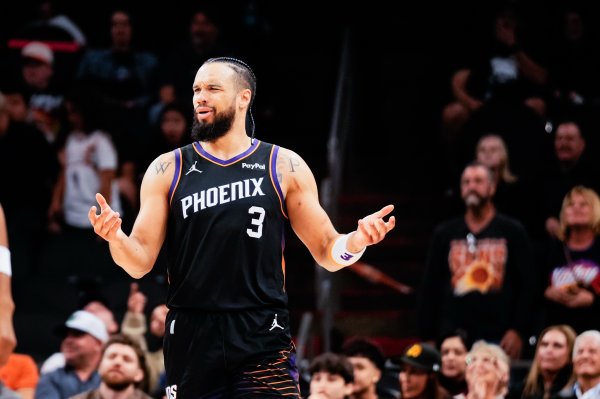 国内股票配资入门 问题不大！狄龙强突抬手打到桑托斯被吹进攻犯规 太阳挑战失败