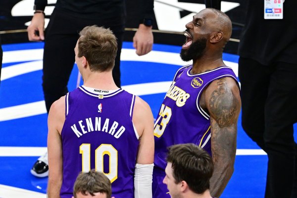 配配查官网 配合太流畅！湖人首节14次助攻打进14球 单节狂轰39分